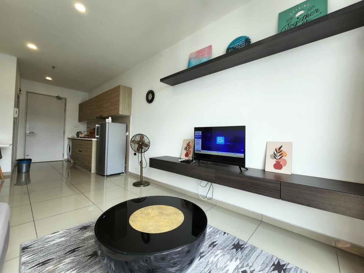 Lavender Suite # Shah Alam I-City Block B Homestay # 2R1B #Free Wifi & Parking Экстерьер фото